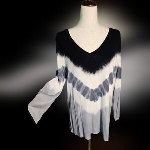 Super Soft V-Neck Tie-Dye Women's Rayon Spandex Top by Cable and Gauge Size Larg